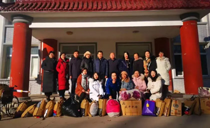 呼市女商會送溫暖、獻愛心、助力鄉(xiāng)村振興