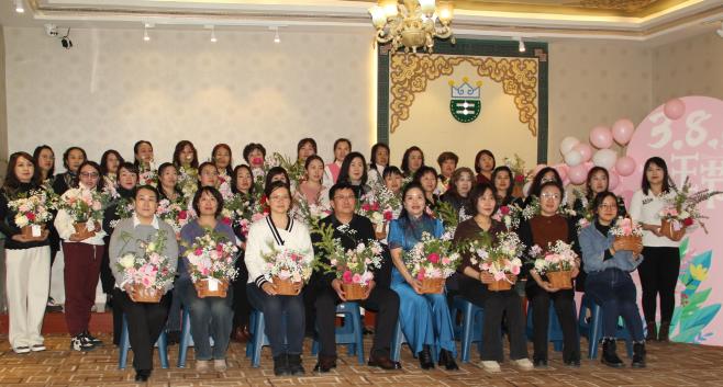 慶賀三八婦女節(jié)，德利源公司開展“溫暖三月、花漾巾幗”主題茶話、插花沙龍活動